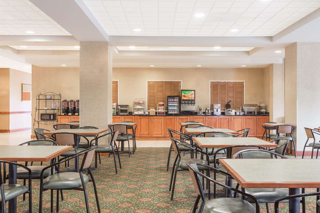 Wingate By Wyndham Stafford/Quantico Hotel Restaurant photo